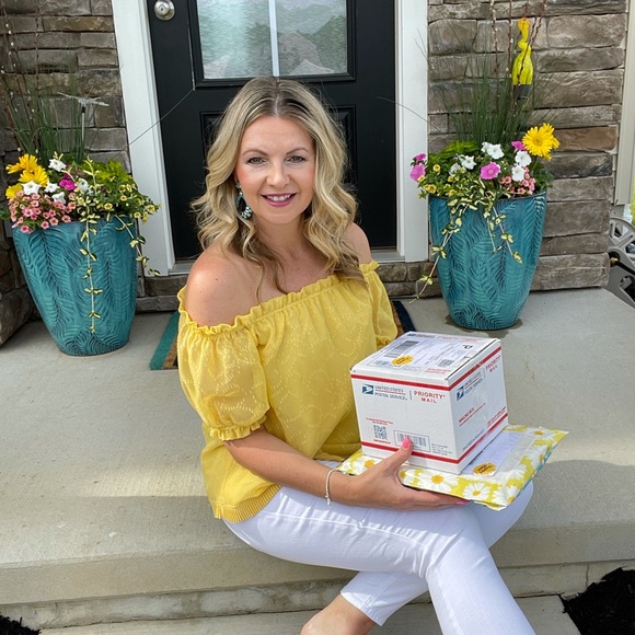 Meet your Posher, Lori - Picture 2 of 7